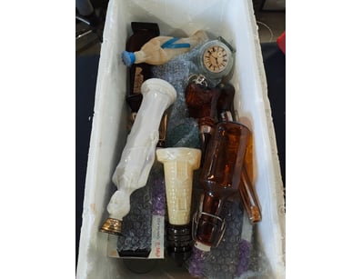 Vintage collectibles lot featuring decorative glas...