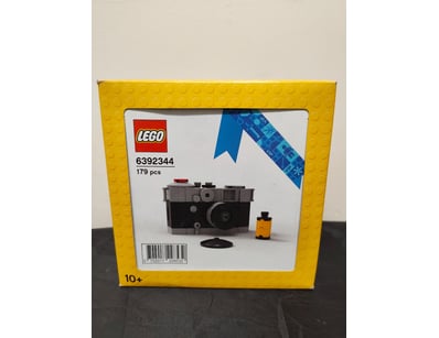 LEGO VINTAGE CAMERA SET 6392344 - 179 PIECES

Lego...