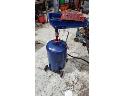 MOSTLY UNRESERVED 4x4 WORKSHOP BUSINESS CLOSURE... - Lot 236