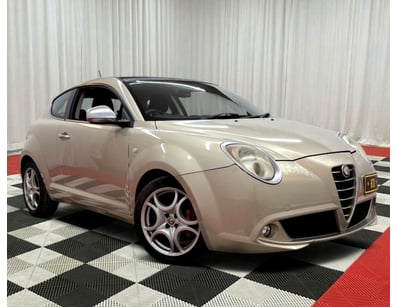 <b>2009 Alfa Romeo Mito 3-Door Hatch - Gold - 240,...