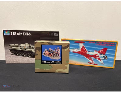 LOT OF 3 SCALE MODEL KITS - MILITARY AIRCRAFT AND ...