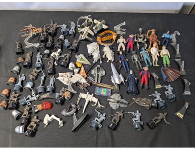 VINTAGE STAR WARS ACTION FIGURE COLLECTION WITH VE...