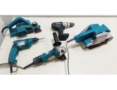 Assorted Makita power tools including a Angle Grin...