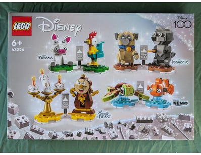 **UNRESERVED** LIFETIME COLLECTION OF LEGO PART... - Lot 415