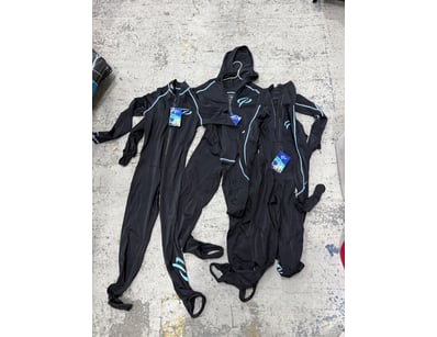 Lot of 3 new Pro Stinger full-body wetsuits in bla...