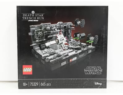LEGO Star Wars Death Star Trench Run set (75329). ...