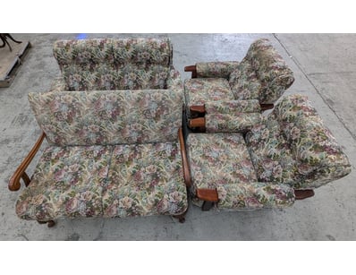 Vintage lounge suite comprising a two-seater sofa ...