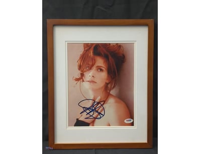 AUTOGRAPHED PHOTOGRAPH OF JULIA ROBERTS.

Item Siz...