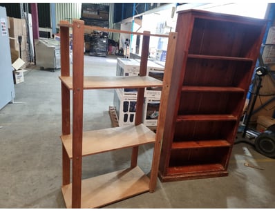 Comprehensive lot, includes display cabinet, stora...