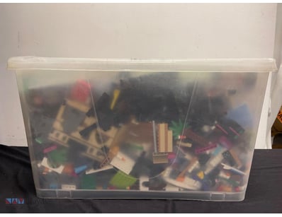ASSORTED LEGO PIECES

11508+56


