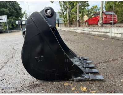 Heavy Duty CAT Bucket 

Ears 210mm and 255mm
Pi...
