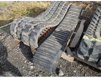 Pallet of used excavator tracks 

Dimensions: 250-...