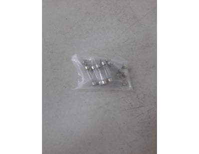 Box of Superior automotive globes 12v 15, unknown ...