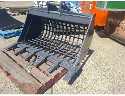 MOSTLY UNRESERVED Machinery & Attachments (ON4400) - Lot 16