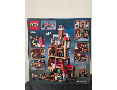 LEGO HARRY POTTER SET 75980 ATTACK ON THE BURROW

...