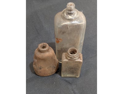 COLLECTION OF MEDICINAL GLASS BOTTLES AND VESSELS...