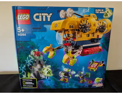 **UNRESERVED** LIFETIME COLLECTION OF LEGO PART... - Lot 684