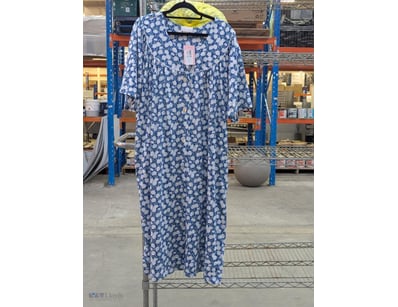 RRP: $75.95, Shrank Daisies Cotton Nightgown, size...