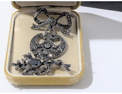 UNRESERVED Affordable Jewellery Valentines Spec... - Lot 610