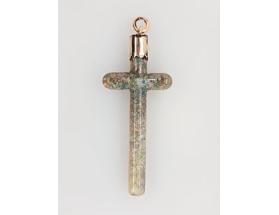 OPAL IN GLASS CROSS PENDANT


583010+60


