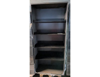 Industrial metal storage cabinet with five adjusta...