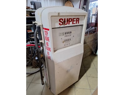 Super Petrol Pump 

Dimensions H:135cm W:53cm D:52...