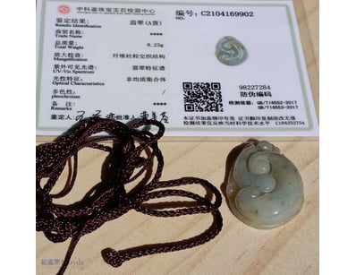 CERTIFIED CHINESE GREEN JADE UNISEX PENDANT NECKLA...