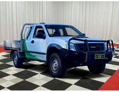 <b>2011 Isuzu D-MAX Single Cab Chassis - White - 2...