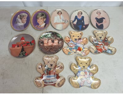 COLLECTION OF COMMEMORATIVE PORCELAIN PLATES

Co...