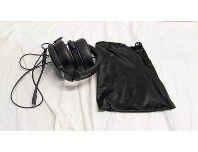UNRESERVED Airport - Lost Property (A980) - Lot 645