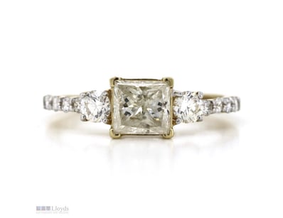 14K YELLOW GOLD AND DIAMOND, TRILOGY RING.      

...