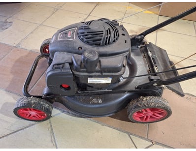 Briggs & Stratton 450E series petrol-powered lawn ...