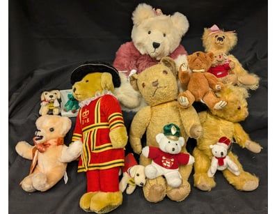 The Curio Collection (A995) - Lot 1218