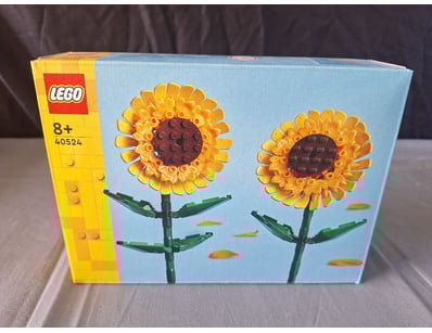 **UNRESERVED** LIFETIME COLLECTION OF LEGO PART... - Lot 321