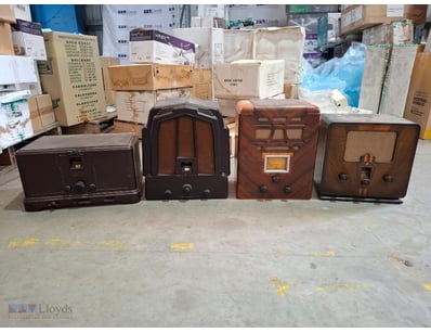 COLLECTION OF FOUR VINTAGE VALVE RADIOS (1930S-194...