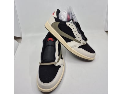 Designer Vault (A979) - Lot 7750