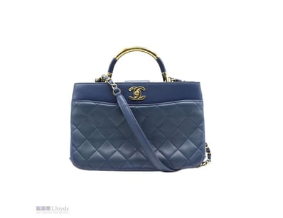 CHANEL BLUE LAMBSKIN CARRY CHIC SHOPPING TOTE

Ext...