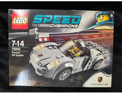 **UNRESERVED** COOKIE'S LIFETIME COLLECTION OF ... - Lot 550