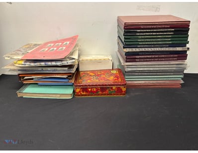 COMPREHENSIVE COLLECTION OF AUSTRALIAN STAMP ALBUM...