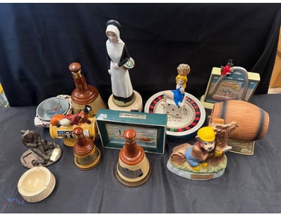 NOVELTY LIQUOR DECANTER COLLECTION - CASINO & MARI...