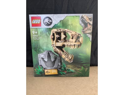 **UNRESERVED** LIFETIME COLLECTION OF LEGO PART... - Lot 353