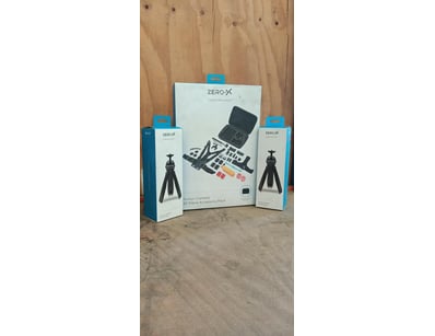 Gadgets, Music & Pastimes (A982) - Lot 211