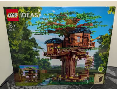 **UNRESERVED** LIFETIME COLLECTION OF LEGO PART... - Lot 355