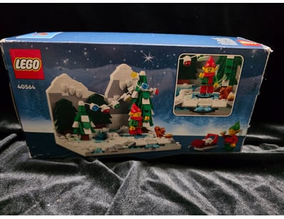 LEGO SET 40564 CHRISTMAS WINTER SCENE BUILDING SET...