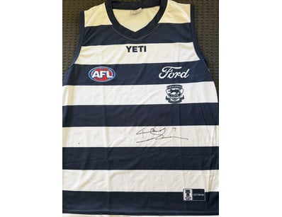 ISAAC SMITH SIGNED GEELONG GUERNSEY

A Geelong Gue...