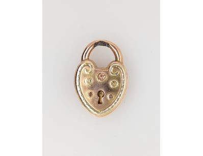 GOLD PLATED HEART PENDANT


583010+200


