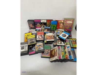 MIX OF VINTAGE ELVIS CASSETTES. SOLD AS LOT. CASSE...