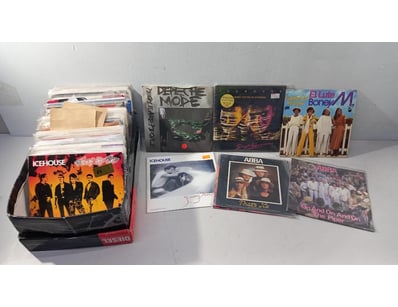 Gadgets, Music & Pastimes (SAA982) - Lot 4420