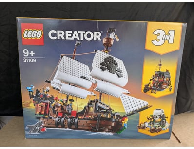 **UNRESERVED** LIFETIME COLLECTION OF LEGO PART... - Lot 363