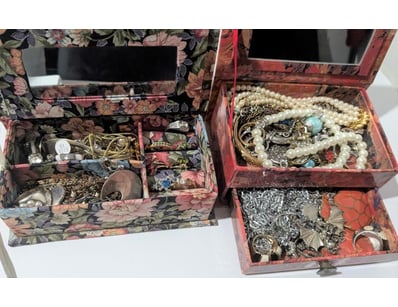 The Curio Collection (A993) - Lot 1079